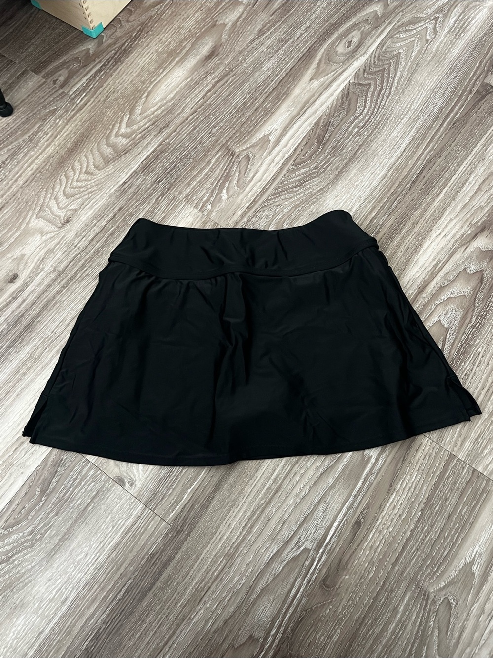 NWOT Hurley Swim skirt with shorts and zipper pocket size small